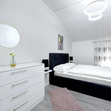 Apartment Vila Hope 6 *